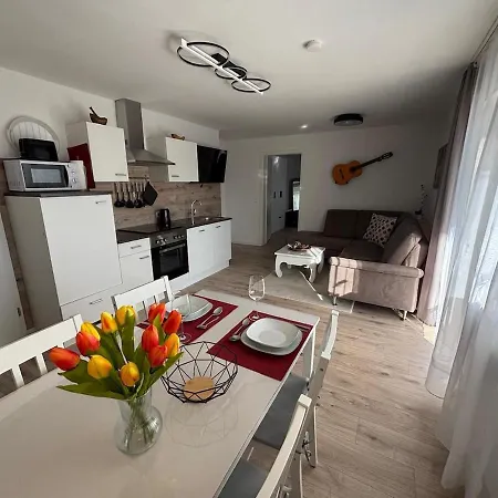 Simone Lejlighed Huttlingen